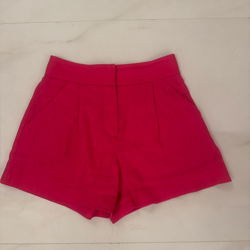 Veronica Beard VELIA SHORT
COLOR FUCHSIA, Size 2 never used. perfect condition